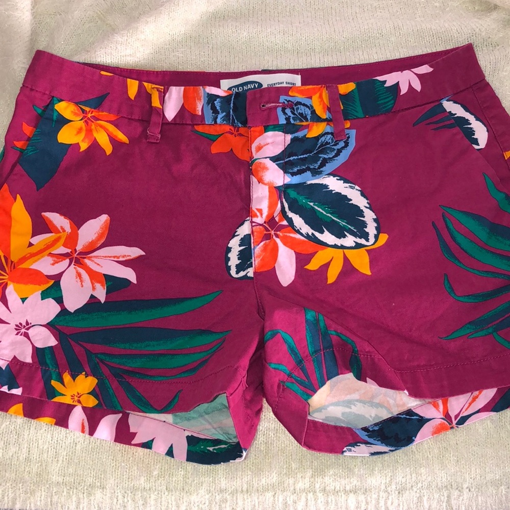 Beautiful Old Navy Shorts. Perfect 4 Vacay ✨
